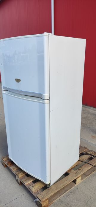 Хладилник с фризер SHARP