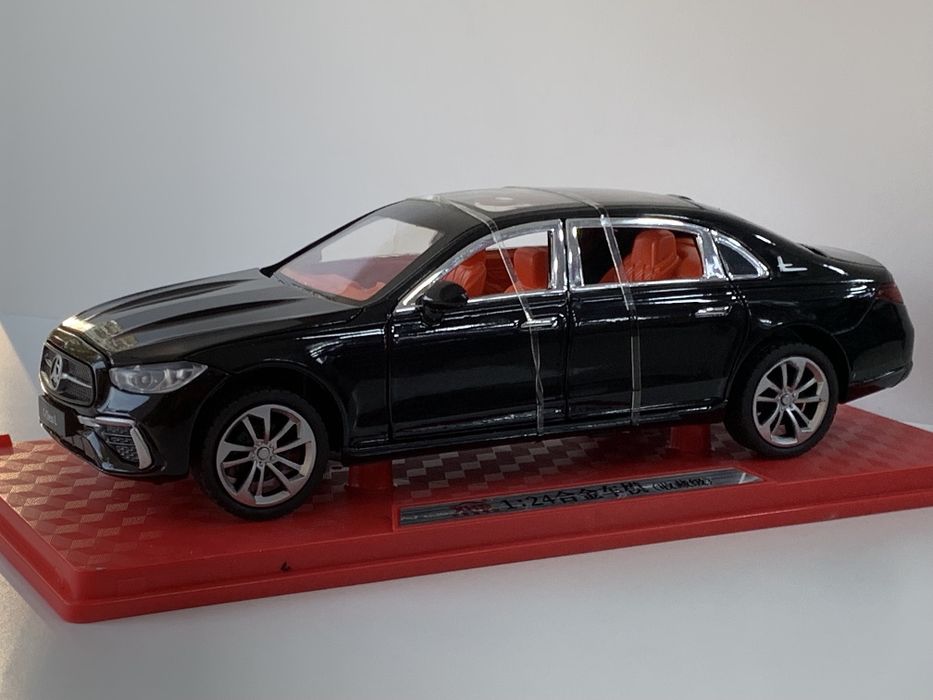 Modelka Mercedes-Benz C260L, Mercedes-Benz E-Class 1:24