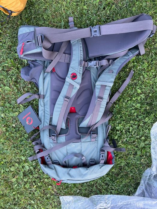 Corturi  saci dormit saltele ghiozdane de drumeție genți