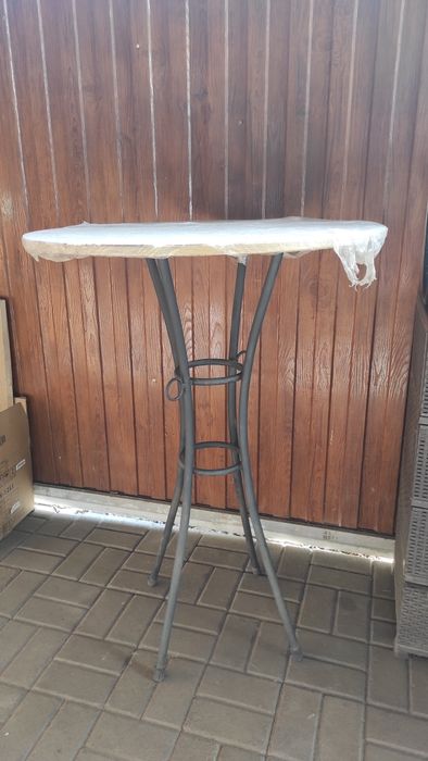 Барный стол со стульями