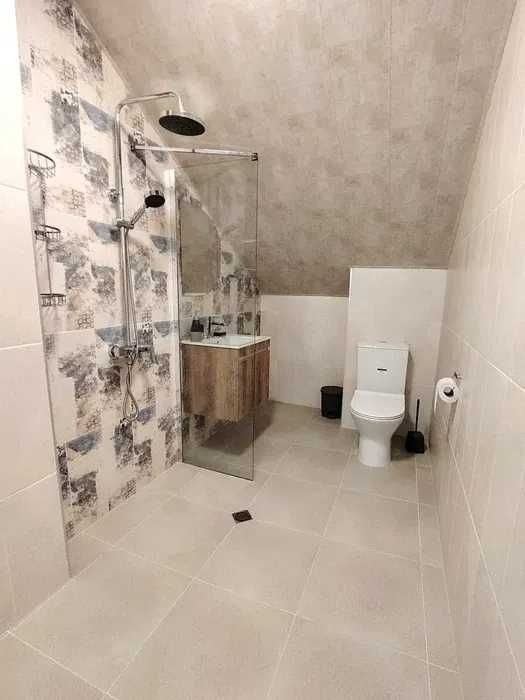 Двуетажна къща в Скутаре с гараж