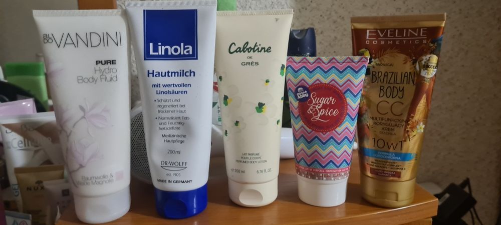 Лосиони, душ гелове,шамоани и пяни за коса