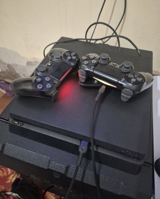 Игровая Приставка Пс4 slim 500Gb