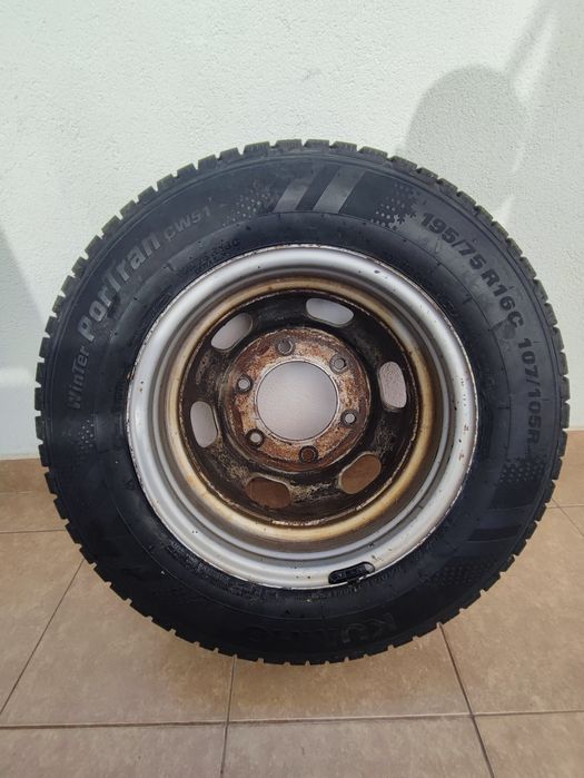 Джанта 5.5J 6x117 с чисто нова гума Kumho Winter 195/75/16