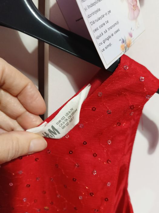 Rochita rosie fetite