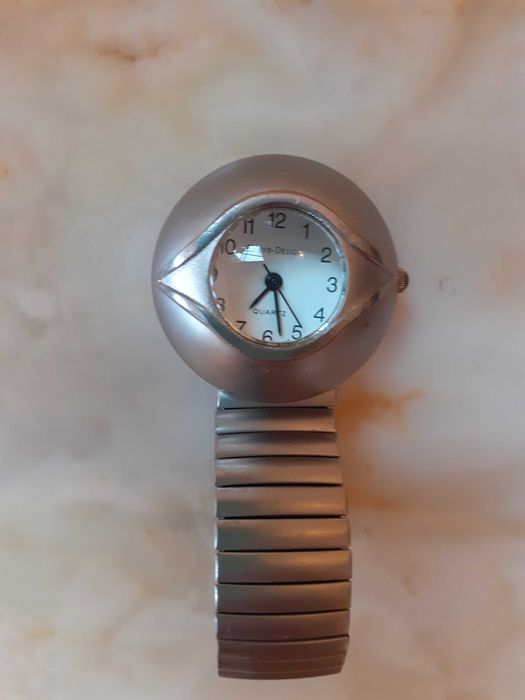 Дамски ръчни часовници Gucci, Festina