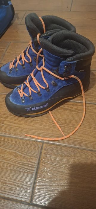 Bocanci și coltari simond