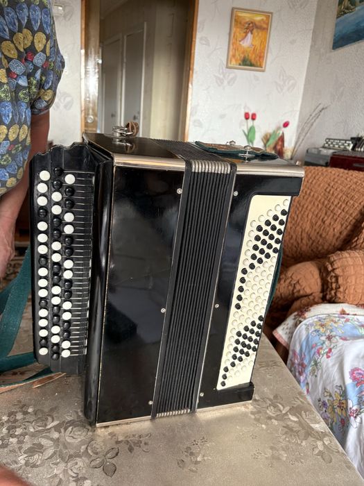 Продам баян Этюд
