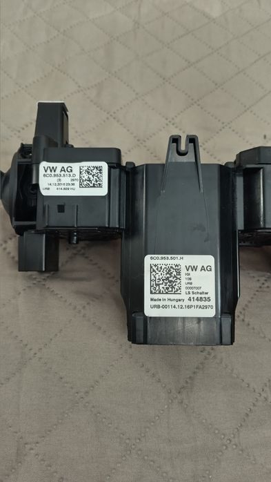 Продавам превключвател на кормилната уредба-лостче светлини и чистачки