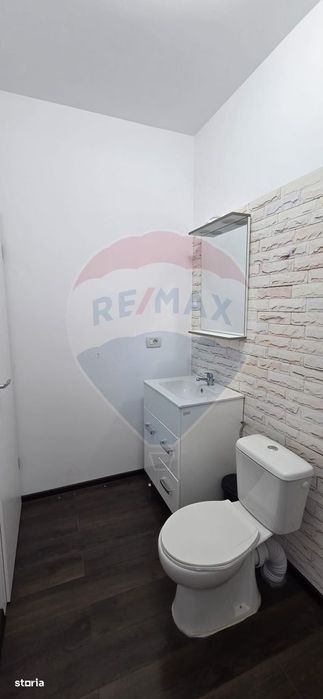 Apartament cu 3 camere de închiriat