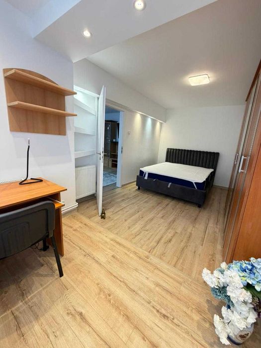 Inchiriem Apartament 2 Camere, Mobilat, Semidecomandat, Centrul Civic