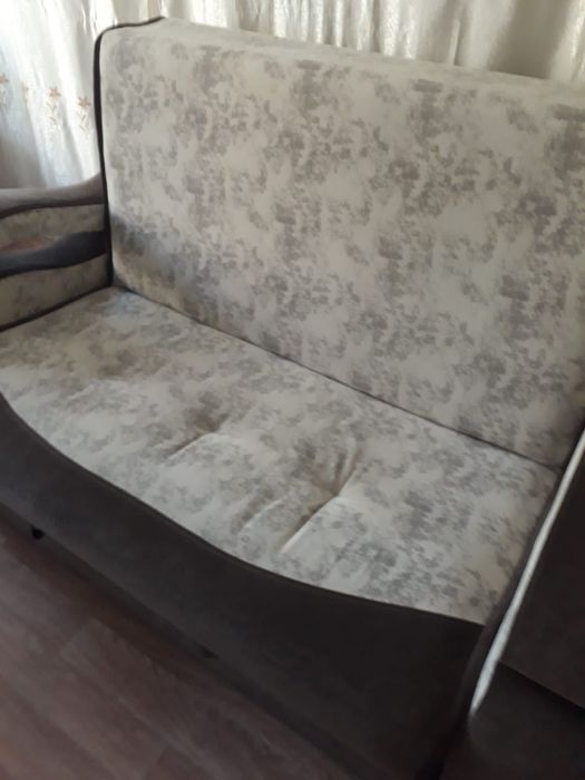 Продаётся диван двойка в хорошем состоянии.