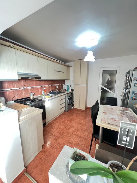 Vand apartament 2 camere decomandate !