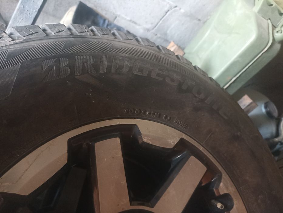 Продам зимние шины с дисками