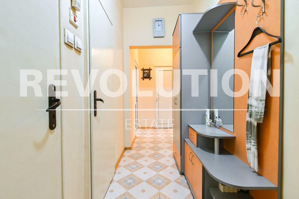 Двустаен апартамент в ж.к. Хаджи Димитър