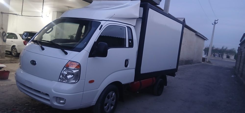 Kia bongo sotiladi pirapan mator xama joyi zur ishlaydi