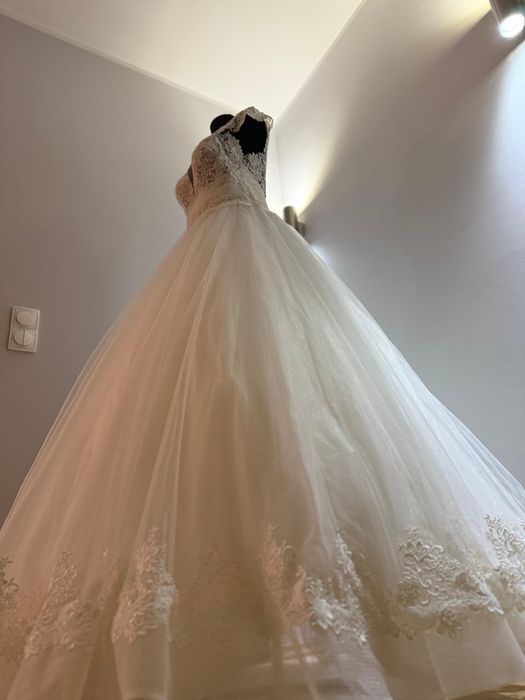 Vand rochie de mireasă