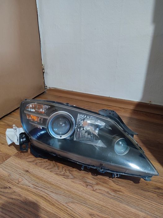 Десен фар за Мазда РХ-8/Mazda RX-8