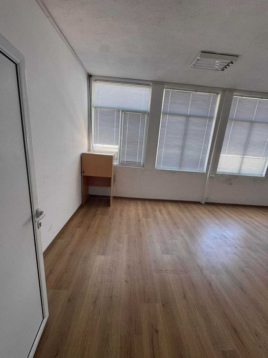 Дава се под наем Офис в Казанлък - 45 кв.м за 153 € - Снимка #1