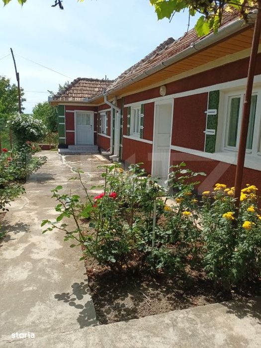 Oportunitate investitionala – Casa cu teren extins in Comuna Geaca