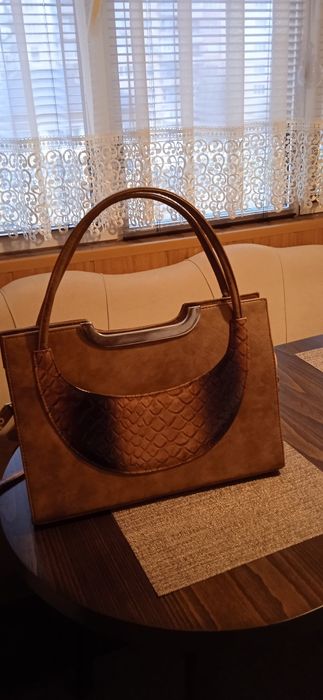 Чисто нова дамска чанта