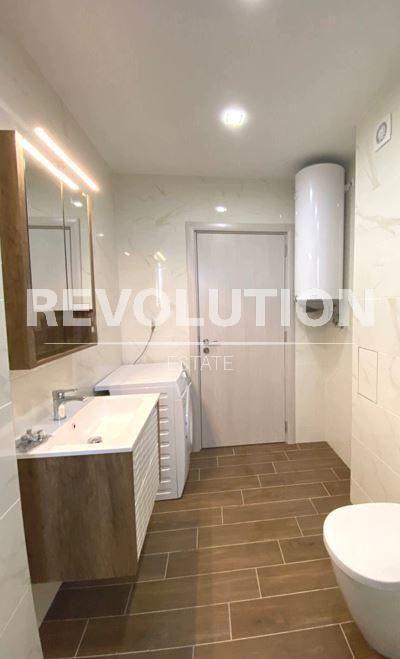 Дава се под наем Тристаен апартамент в Варна, Център - 90 кв.м за 797.64 € - Снимка #5