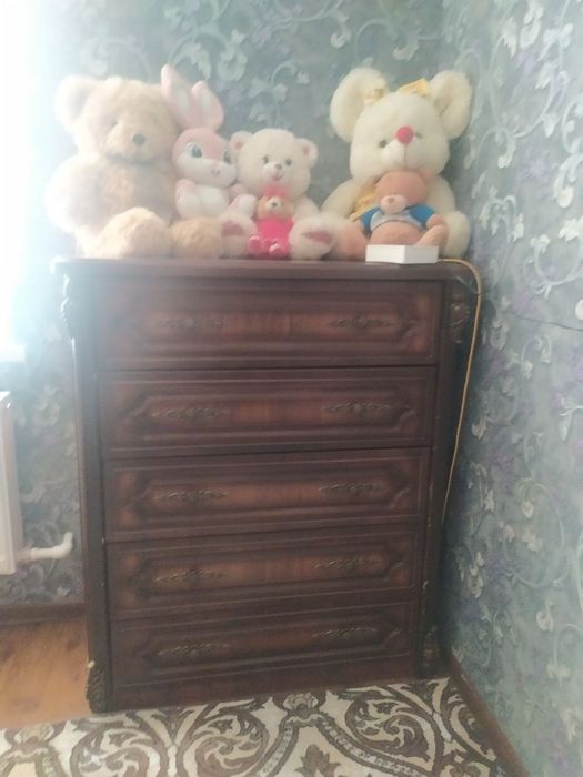 Двух спальное и мягкая мебель