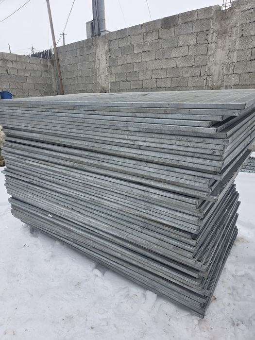 Gretara zincata  și trepte pentru scări zincate  2,00metri pe 1