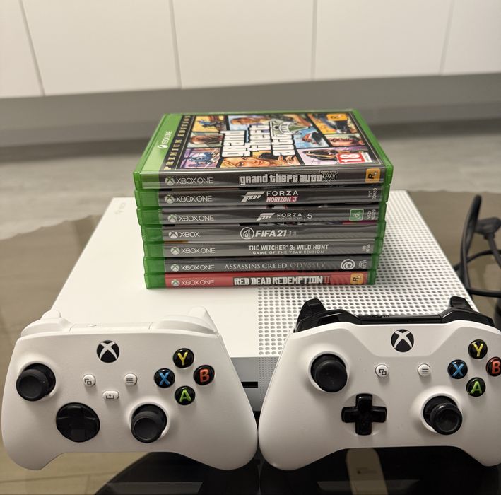 Xbox One S, capacitate 1T + 2 controlere originale + 7 jocuri