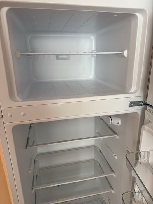 Самостоятелен хладилник Midea (MDRT294FGE01)