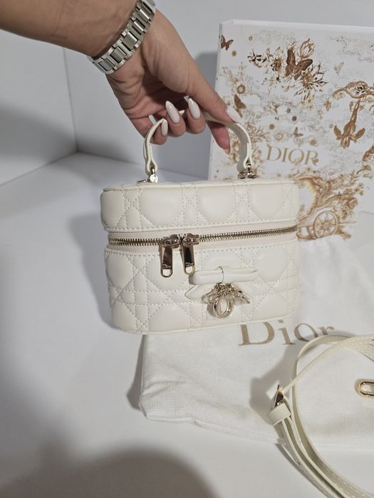 Налична чанта Dior Dioramour лате