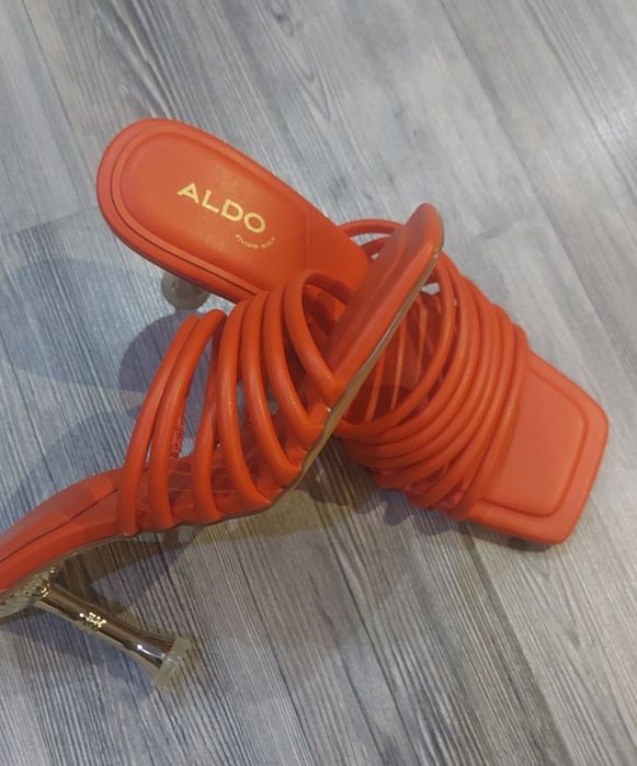 Дамски сандали на ток