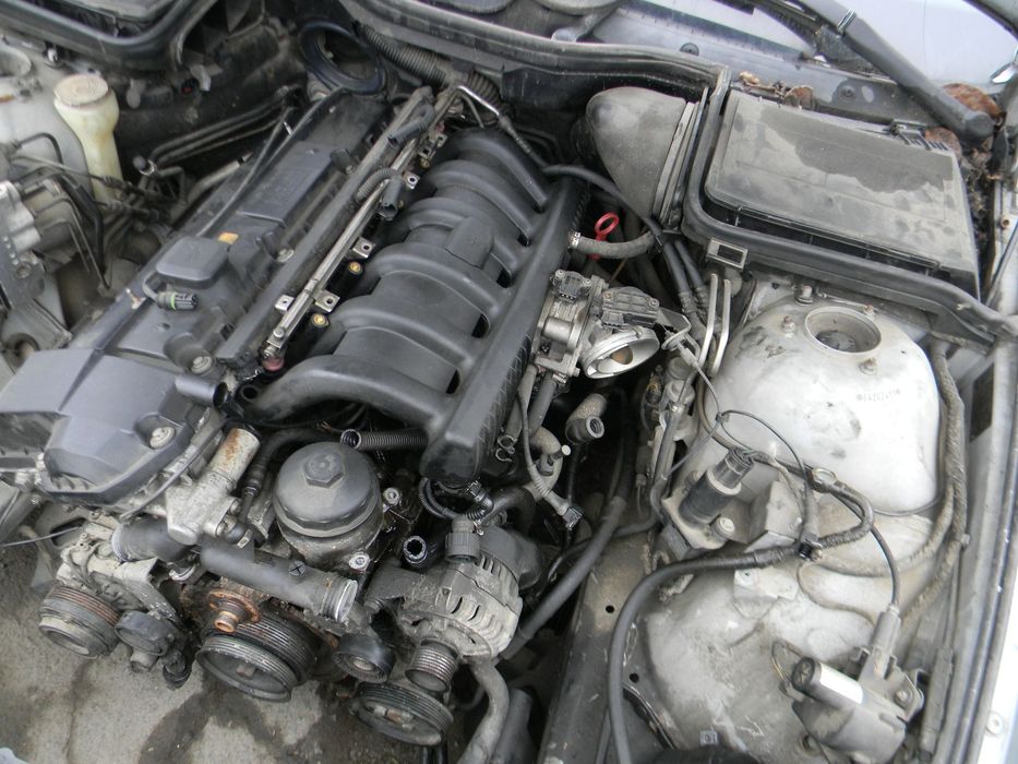 Dezmembrari  BMW 5 (E39)  1995  > 2004 528 i Benzina