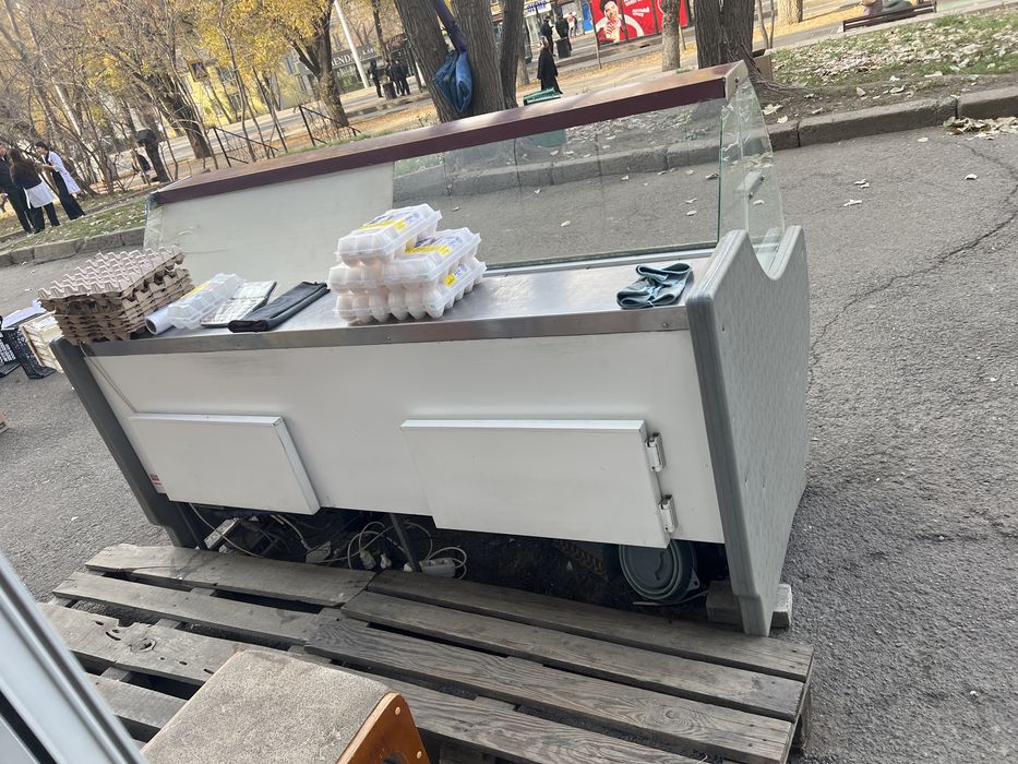 Витринный холодильник