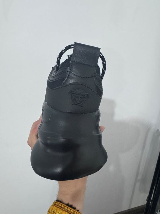 Versace chain reaction