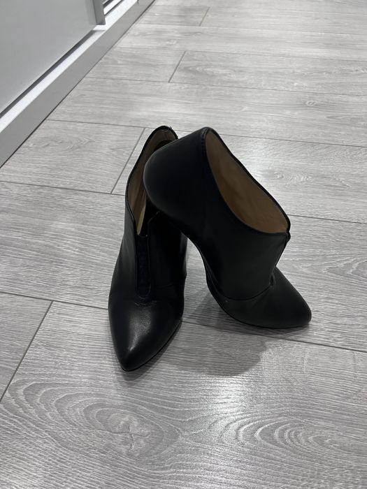 Продаю итальянские ботильоны.