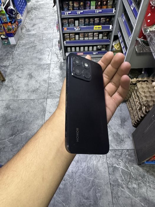 Honor 8c arzonga sotiladi