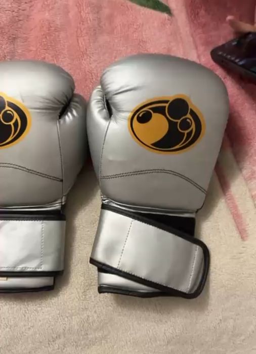 Перчатка сатылады бағасы 10000тг Грант