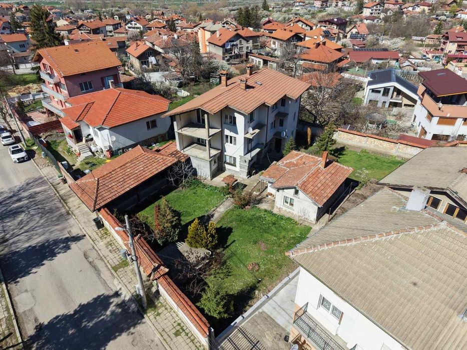 Къща за продажба в с. Лозен