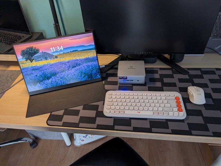 Mini PC Minisforum UM880 Plus