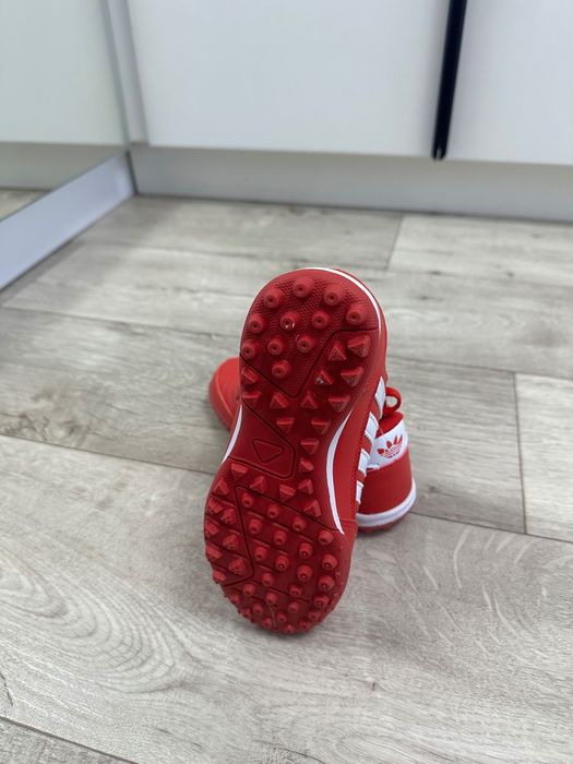 Продам кроссовки