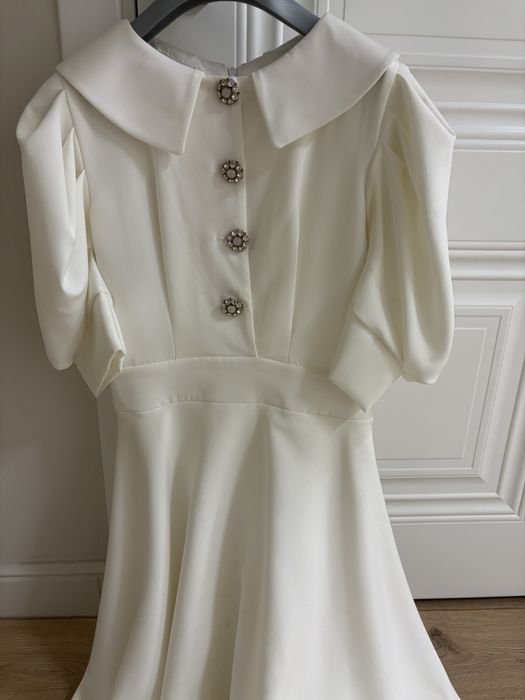 Нарядное белое платье