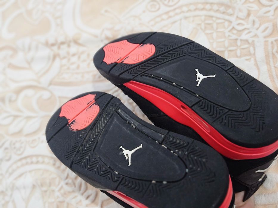 Jordan 4 Retro red
