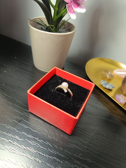 Inel din argint cu pietre zirconiu