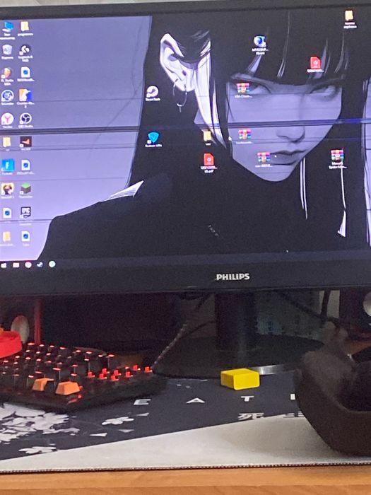 Монитор на запчасти сломанный