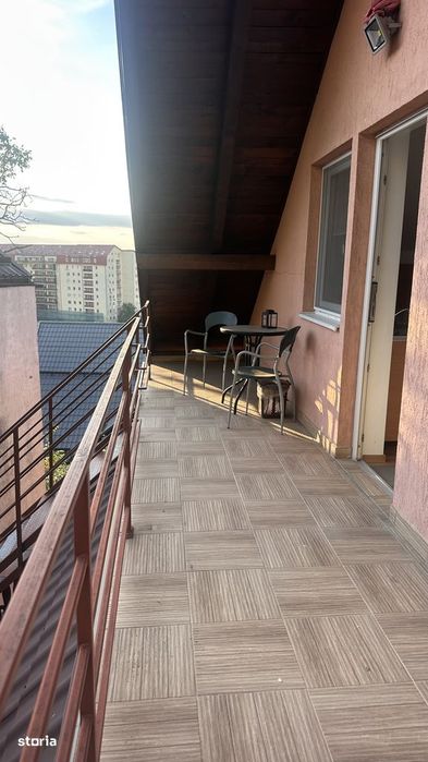 Apartament 2 camere, mansardă, colina universității