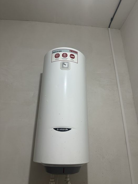 Продам бойлер Ariston