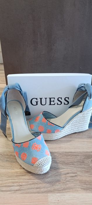 Нови летни обувки/сандали GUESS