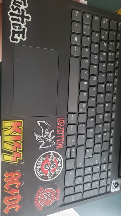 Lenovo v15 ada menționez este schimbat ssd și rami