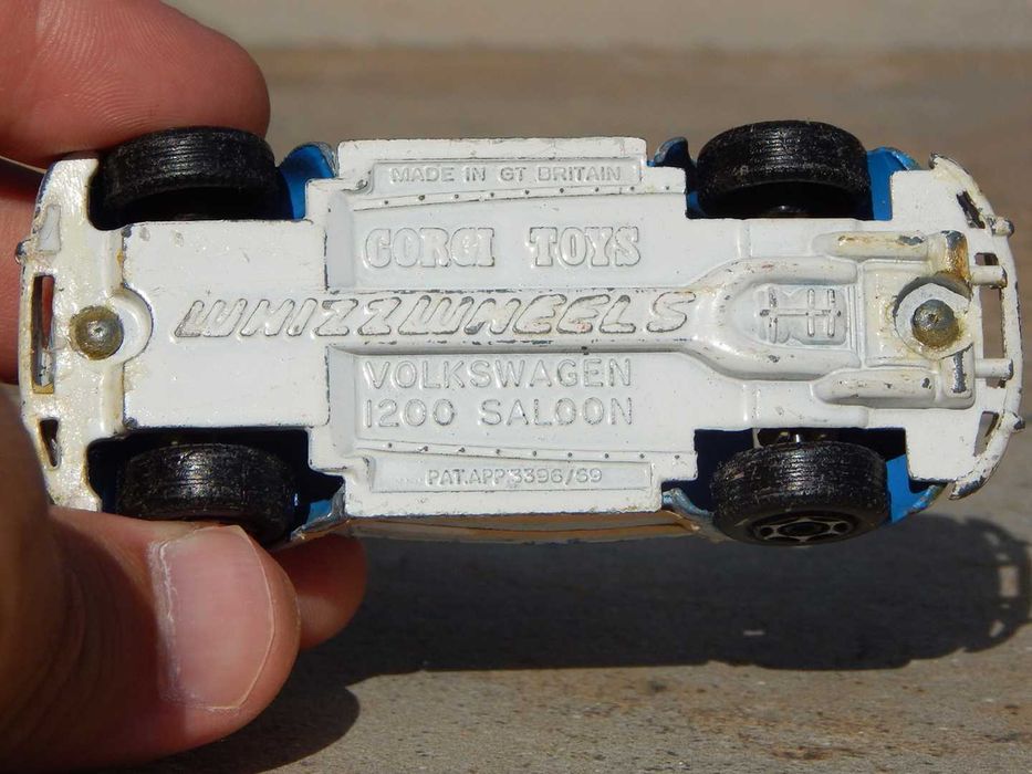 Macheta Volkswagen 1200 Saloon Broasca Corgi 1:43 M Britanie uzata